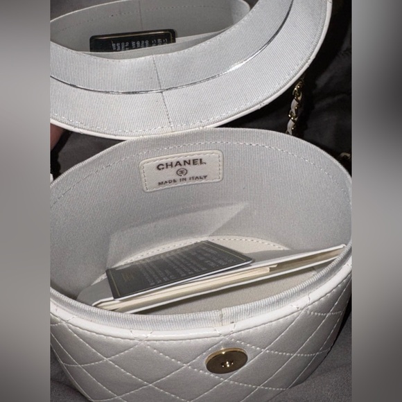 Authentic Chanel White Quilted Vanity Case Bag with Gold Hardware - Picture 9 of 9